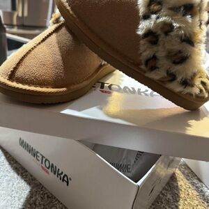 Minnetonka Tan Slippers with Leopard Print